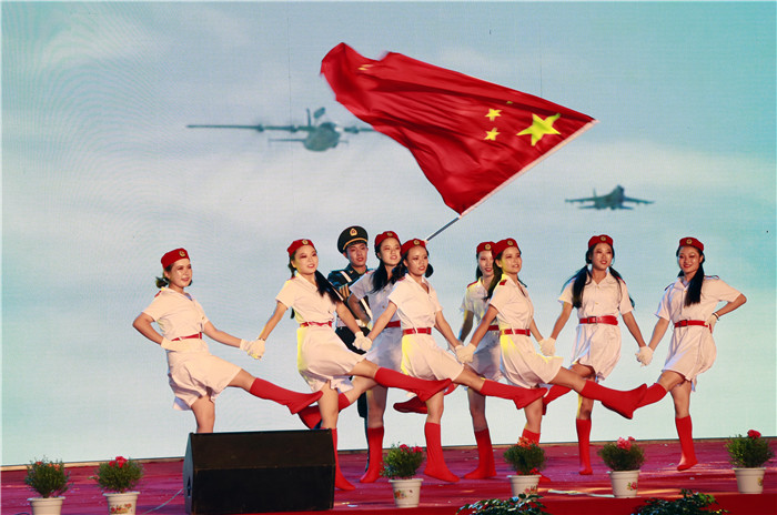 1569491511572968.jpg 潇洒女兵.jpg